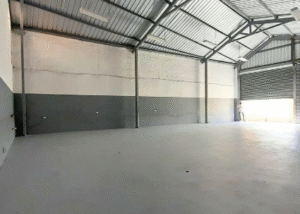 Renta de galpón con oficinas y parqueadero en Chillogallo